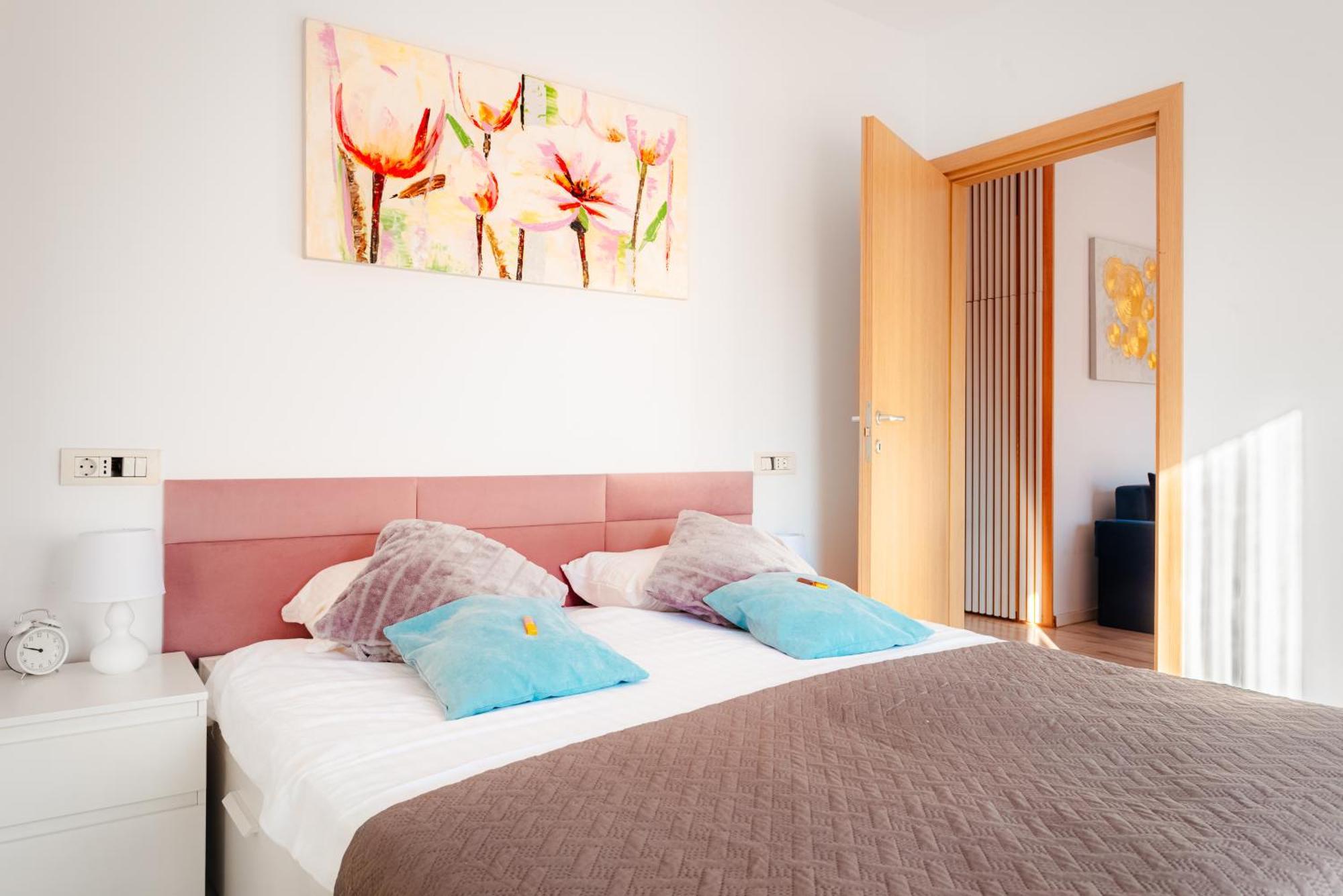 Downtown Apartment Boutique - Blue & Pink بوخارست المظهر الخارجي الصورة