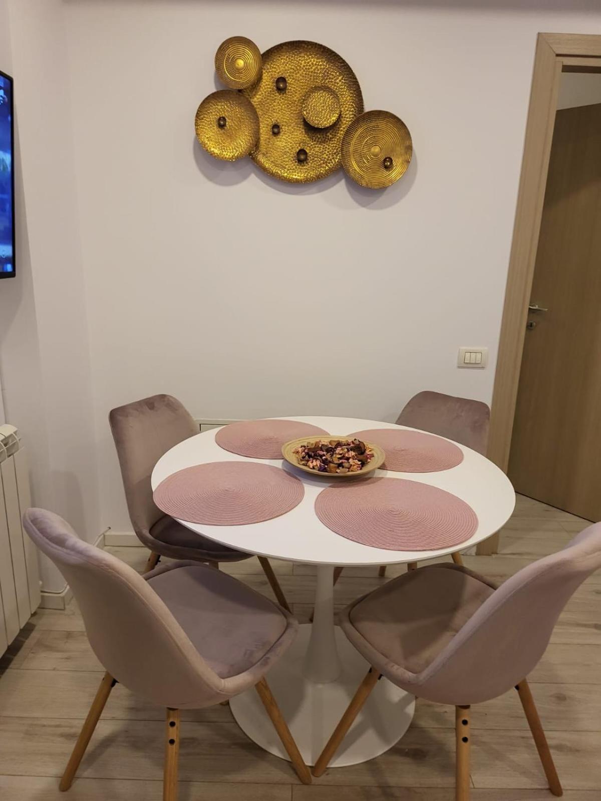 Downtown Apartment Boutique - Blue & Pink بوخارست المظهر الخارجي الصورة